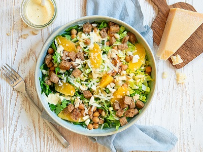 VITALIA Blog Teaser Caesar Salad mit Omega-Orangen-Dressing