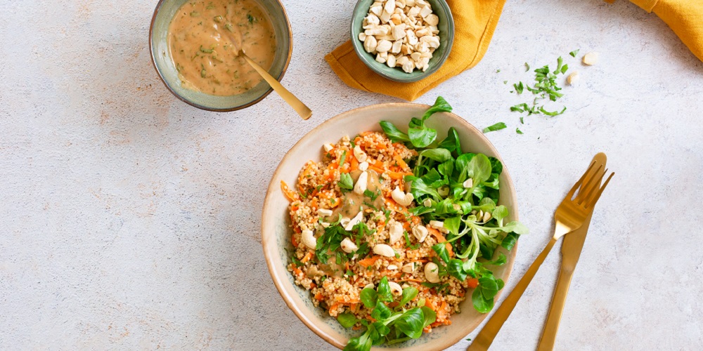 VITALIA Rezept Banner Quinoa-Möhren-Salat mit Mariendistel-Kräuter-Vinaigrette