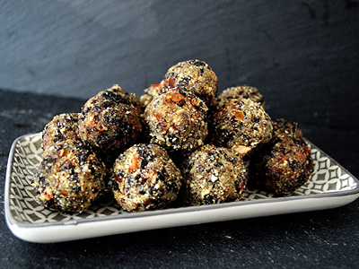 VITALIA Blog Teaser Crunchy Energy Balls