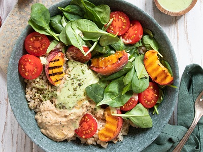 VITALIA Blog Teaser Sommer-Bowl mit gegrillten Pfirsichen und Hummus