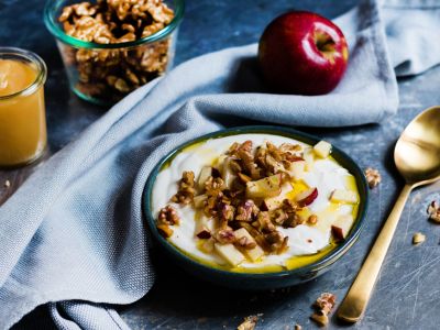 VITALIA Blog Teaser Apfel-Quark-Bowl mit Leinöl und Walnüssen