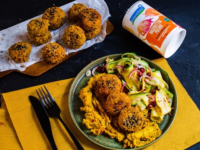 VITALIA Blog Teaser Falafel mit Hagebutten-Hummus und Zuchhini-Salat
